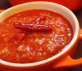Cómo cocinar la salsa picante en casa