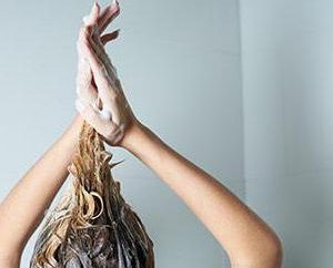 Można myję włosy żel pod prysznic? Wskazówki i sztuczki