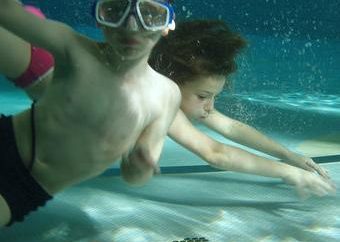 zona di nuoto per i bambini: lo sviluppo di un organismo dalla più tenera età