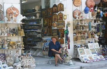 Zakupy w Grecji: konkurs na Mediolan