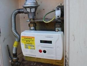 Zainstalować licznik energii elektrycznej w domu, na ulicy lub w mieszkaniu: zasad i wymogów