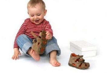 La taille du pied de l'enfant par mois en centimètres: table