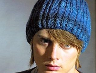 Pour le débutant, il n'y a rien plus facile que les chapeaux tricotés pour hommes