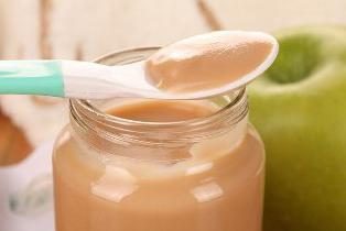Applesauce con latte condensato per l'inverno: purè "Nezhenka"