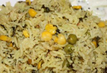 Cozimento do arroz com ervilhas verdes e milho