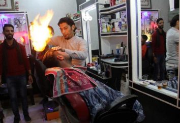 Palästinensischer Friseur stylen seiner Kunden Feuer