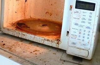 Come lavare l'interno del forno a microonde – consigli e trucchi