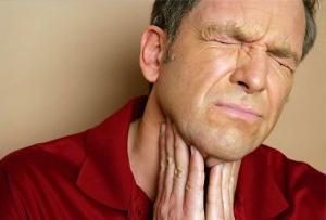 Los síntomas del cáncer de laringe y de la etapa de la enfermedad