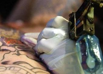 Jak zmniejszyć tatuaż w domu i nie dostać zatrucia krwi