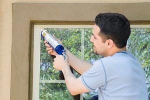 Comment coller des fenêtres pour l'hiver: les caractéristiques du travail