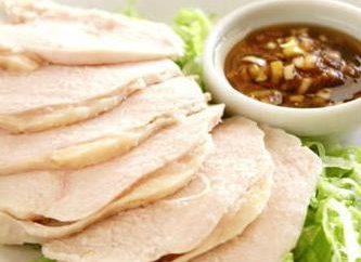 Calorie Huhn hacken, gedünstet und gebraten im Teig