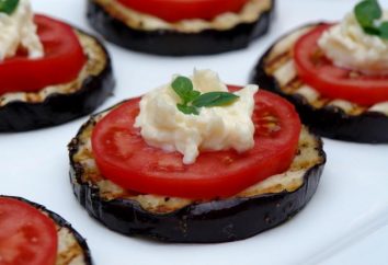 Gebratene Aubergine mit Tomaten und Knoblauch – zwei verschiedene Versionen von Snacks