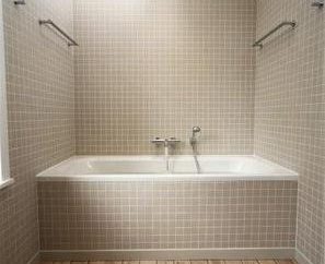 Salle de bains kamnata – pose de carrelage