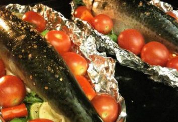 Makrela pieczone w folii w piecu. przepisy kulinarne