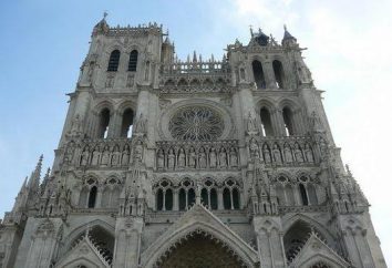 è caratterizzato da un'architettura ed estetiche della Cattedrale di Amiens