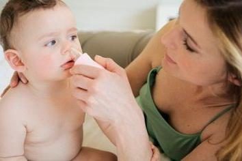 Cómo limpiar una nariz recién nacido fácilmente y sin dolor?