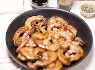 Comment faire frire des crevettes dans une coquille: les secrets de la cuisine