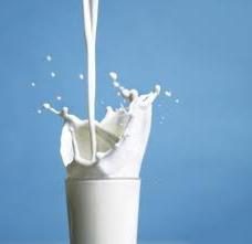 Una domanda che interessa non solo i bambini: perché il latte è bianco?