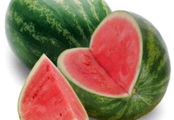 Wie man eine samtige Haut oder Gesichtsmaske der Wassermelone machen