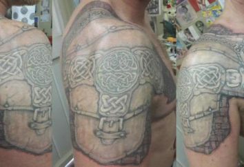 Tatuagem em seu ombro, "armadura" – um símbolo de coragem e de cavaleiros ideais