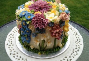 Gâteau avec des fleurs – dessert vacances