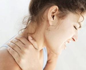 Dolor en el cuello al girar la cabeza: ¿cuáles son las razones?