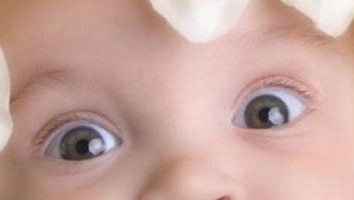 Lors du changement de la couleur des yeux chez les enfants?