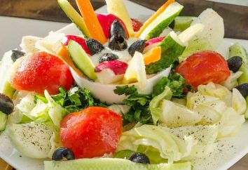 Uma salada de rabanete verde e cenoura. Salada saudável: Recipes