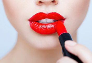 El derecho de maquillaje con los labios rojos para rubias y morenas