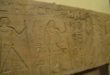 Estatua del faraón Amenemhat III, y otros artefactos de la sala egipcia del Hermitage
