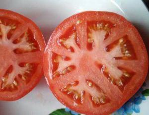 Tomate « rose miracle »: la description et les caractéristiques des variétés